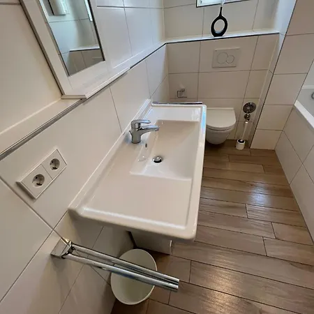 Monteurwohnung Mit Balkon - Quartierpro Пфорцхайм